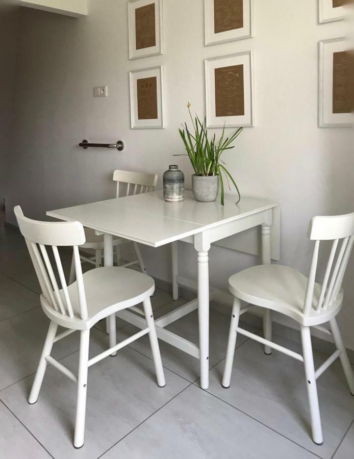 Oficyna Winiarza Apartment Zabor
